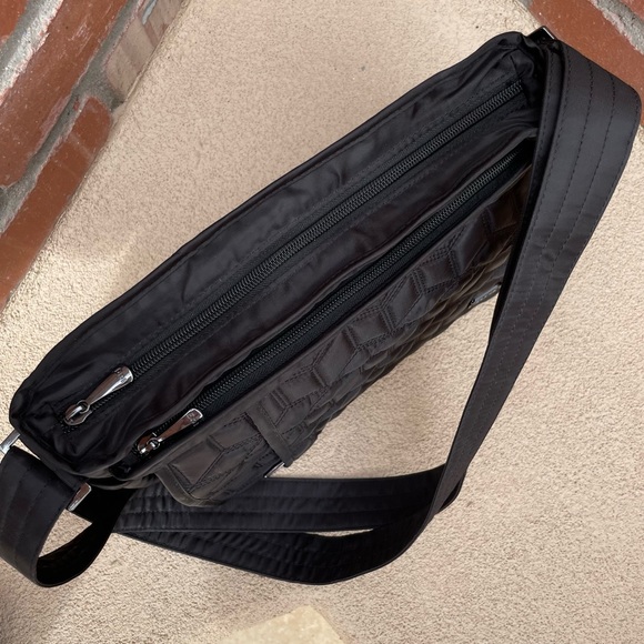 🆕Lug Wings Crossbody RFID Travel Bag | Black - Picture 8 of 16